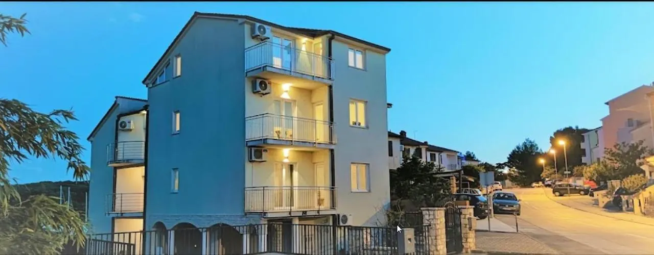 Apartments E&F, Veruda Porat, Free Parking Pula 0*,