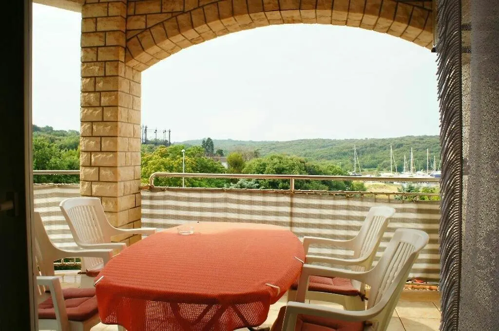 Apartments E&F, Veruda Porat, Free Parking Pula 0*,