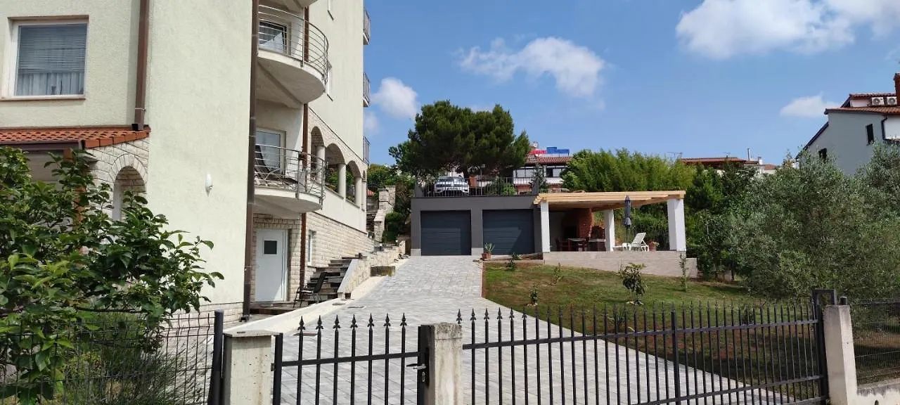 Apartments E&F, Veruda Porat, Free Parking Pula