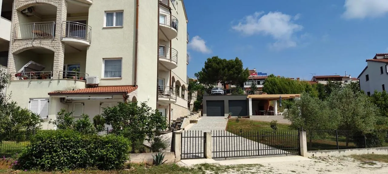 Apartments E&F, Veruda Porat, Free Parking Pula