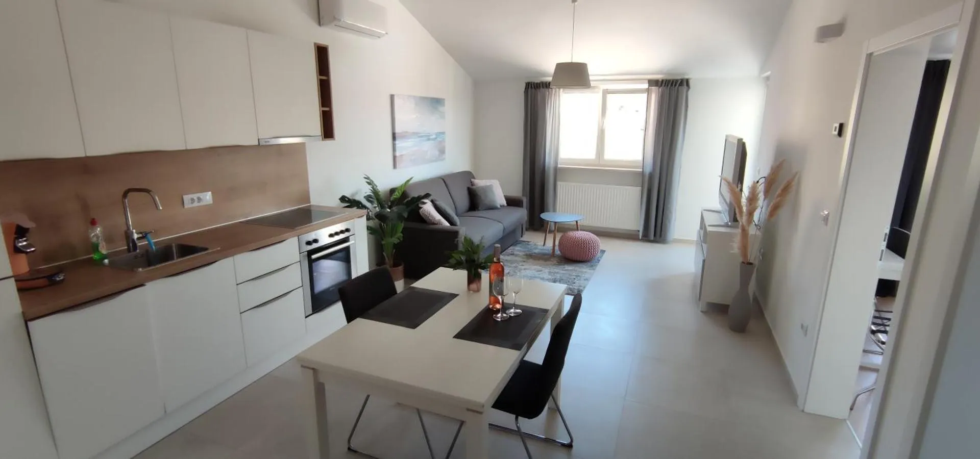 Apartments E&F, Veruda Porat, Free Parking Pula 0*,  Croatia