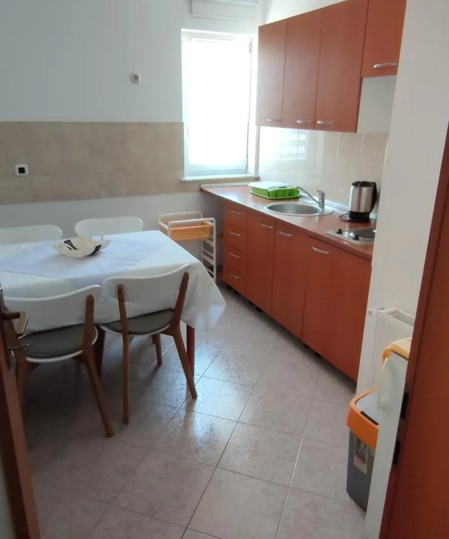 Apartments E&F, Veruda Porat, Free Parking Pula Croatia